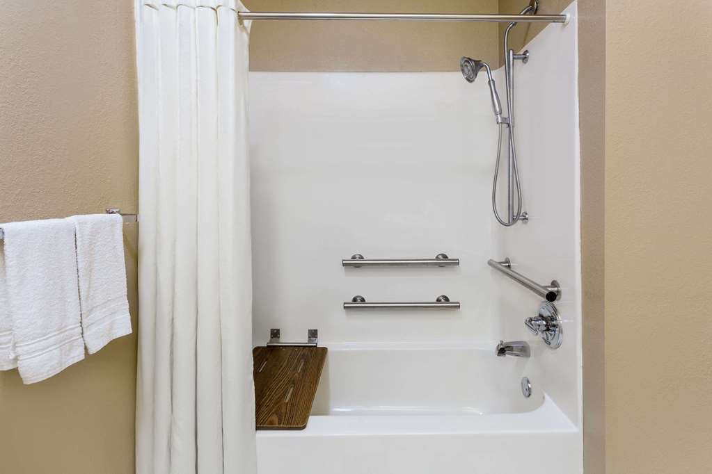 Super 8 by Wyndham Freeport - photo 8