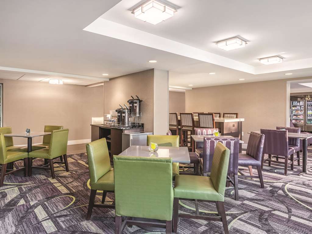 La Quinta Inn & Suites by Wyndham Columbia Fort Meade - photo 38