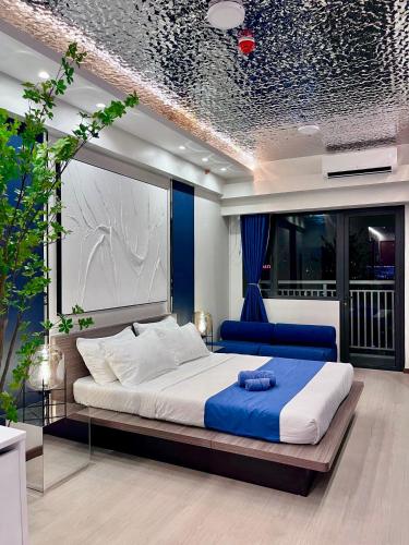 Deluxe Executive Corner Unit in Makati — 4-Star Luxury Hotel in Manila, Philippines