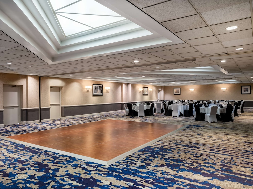 Embassy Suites by Hilton Baltimore Hunt Valley - photo 38