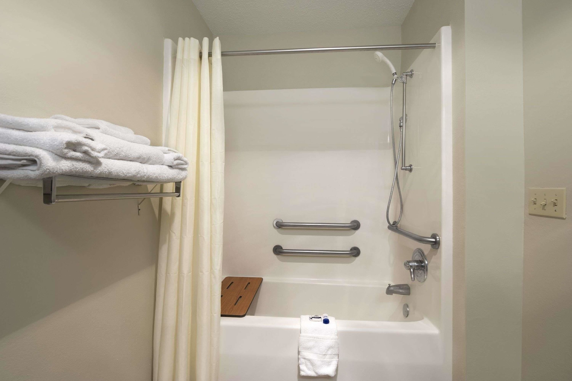 Microtel Inn & Suites by Wyndham Ponchatoula Hammond - photo 5
