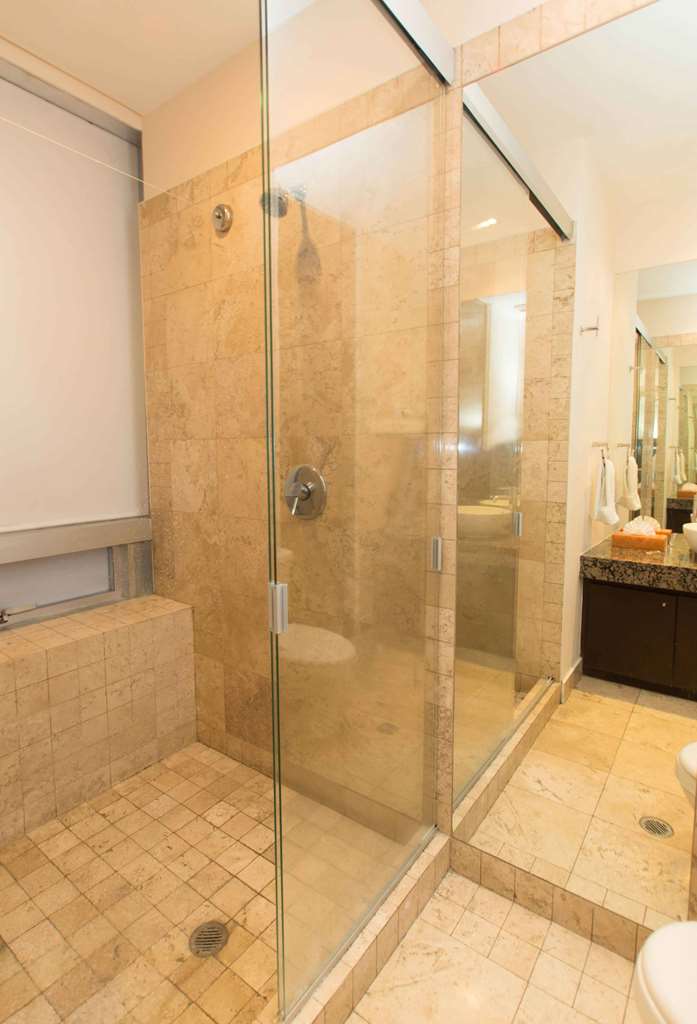 bathroom Hau Suites Santa fe