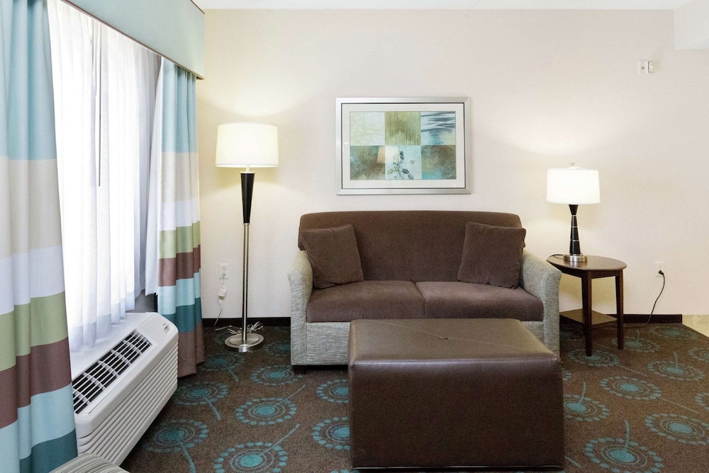 Hampton Inn Pittsburgh Bridgeville - photo 29