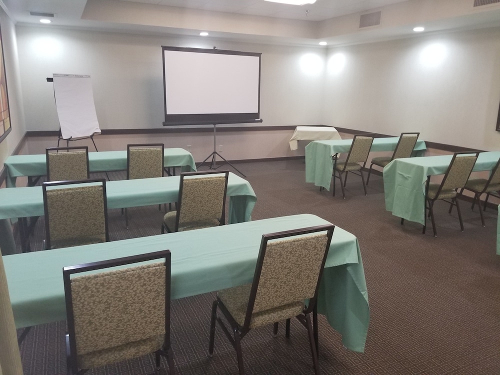 Holiday Inn Express Little Rock Airport by IHG - photo 25