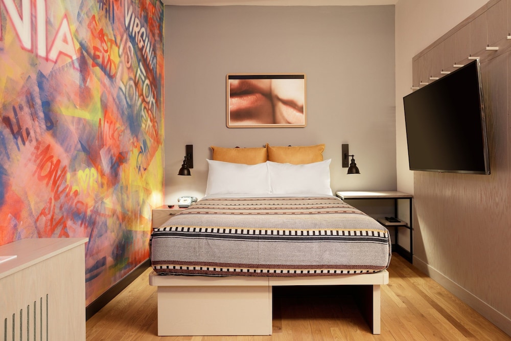 Moxy Richmond Downtown - photo 22
