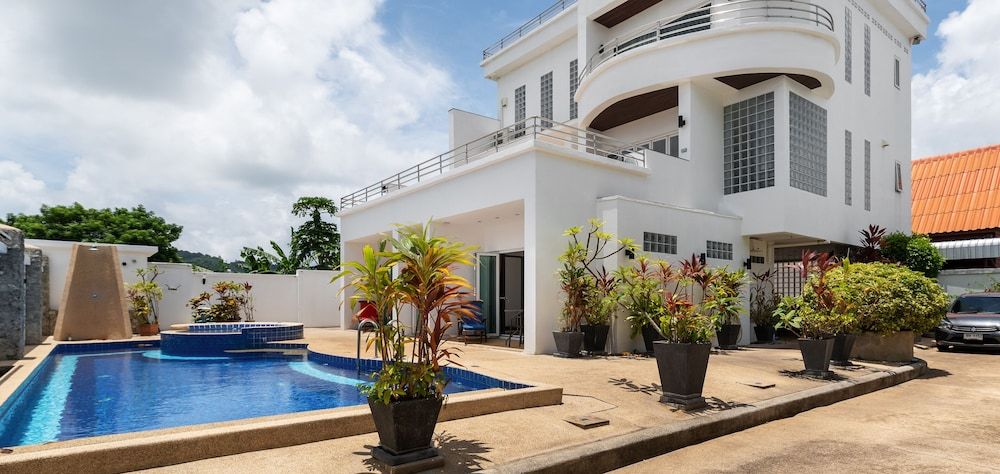 Sky Pool Villa — 4-Star Luxury Hotel in Rawai, Thailand