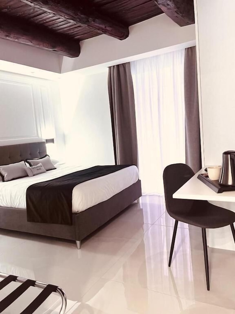 Gentile Suite Decumani — 4-Star Luxury Hotel in Naples, Italy