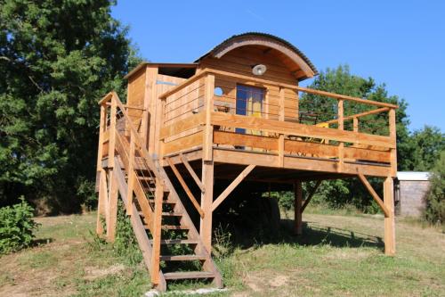 Ferme de Pitoue - carbon neutral hotel in Campbon