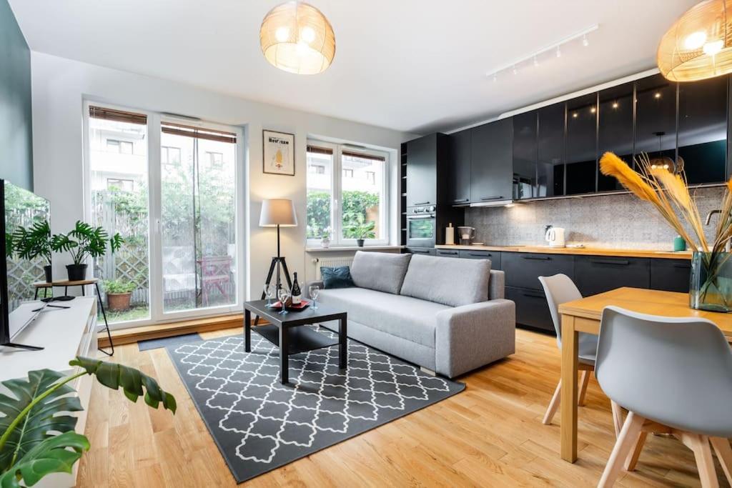 Modern 70m Apartment with Private Garden Metro — 4-Star Luxury Hotel in Warsaw, Poland