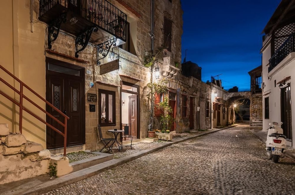Atha Hotel - carbon neutral hotel in Rodos