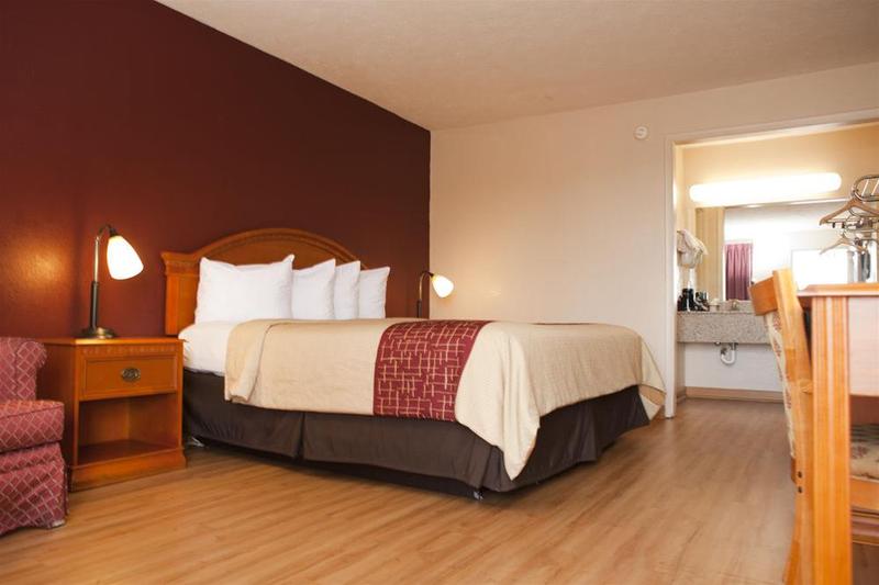 Red Roof Inn & Suites Jackson TN - photo 12