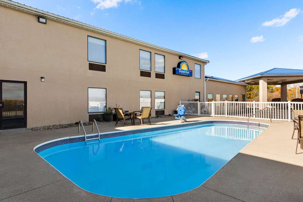 Days Inn by Wyndham Hillsboro - photo 6