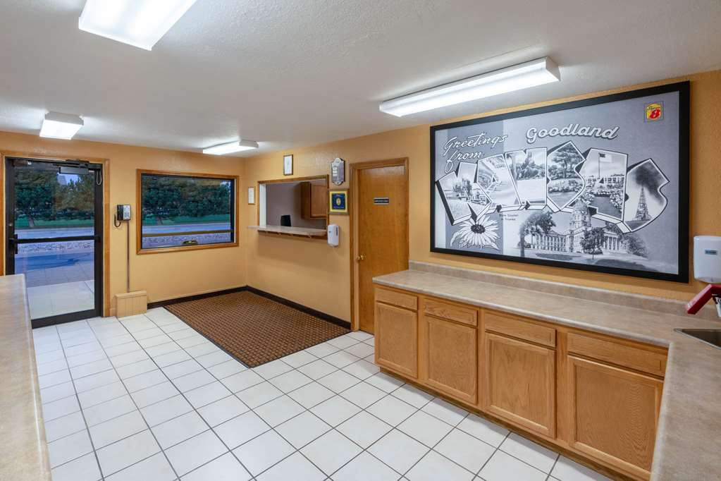 Super 8 by Wyndham Goodland - photo 4
