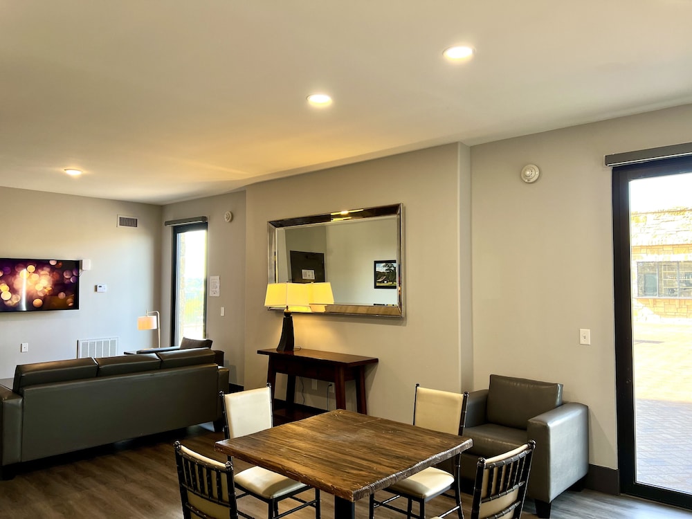 The Oread Lawrence Tapestry Collection by Hilton - photo 66