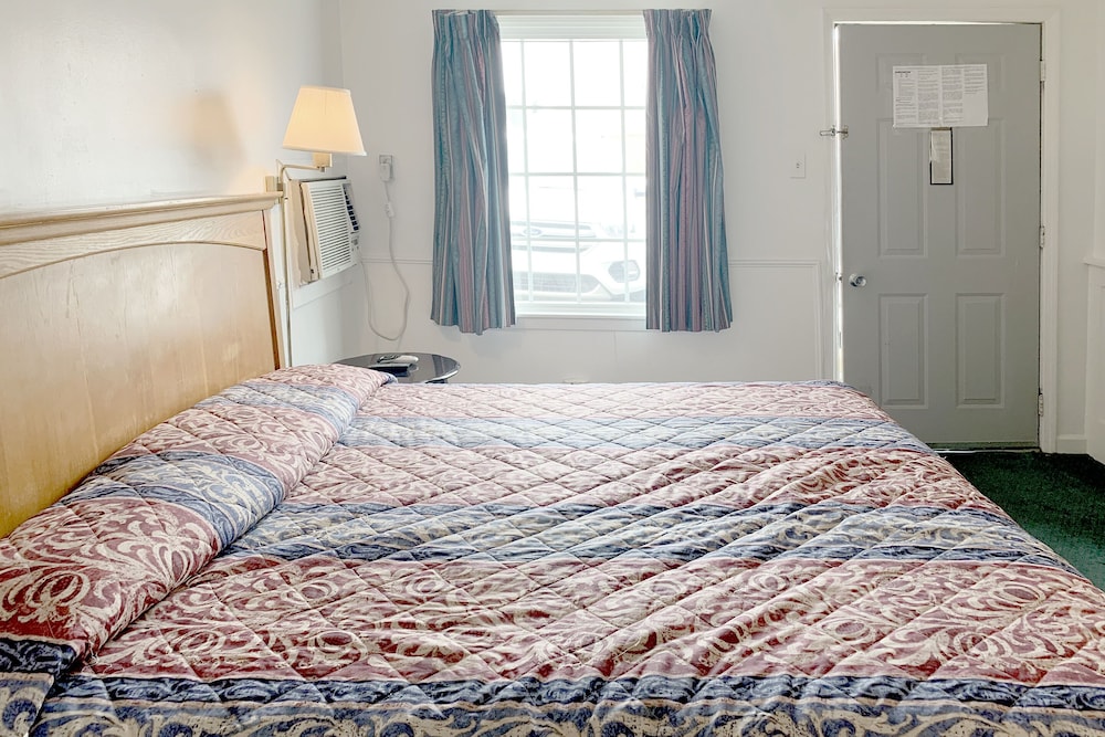 Four Keys Inn - photo 11