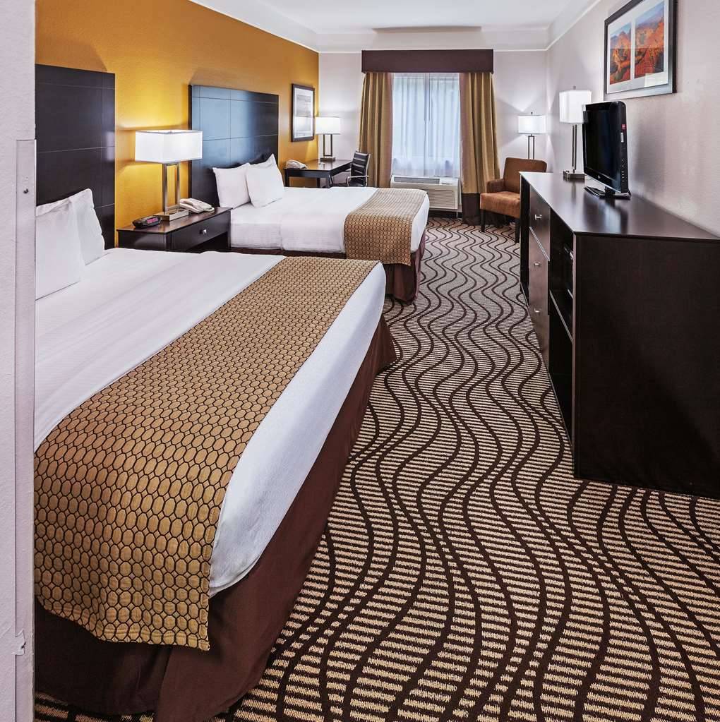 La Quinta Inn & Suites by Wyndham Pasadena - photo 13