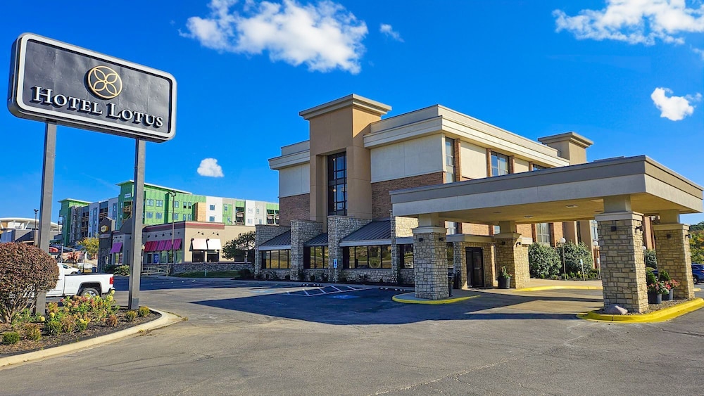 Hotel Lotus Kansas City Merriam pet-friendly hotel Merriam
