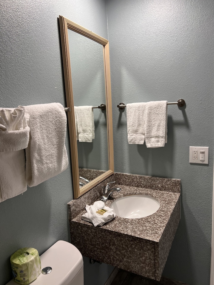 Surf City Inn and Suites - photo 35