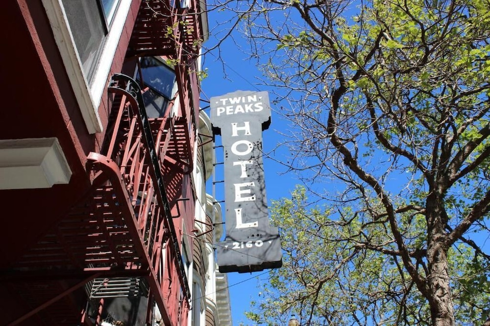 Twin Peaks Hotel - photo 26