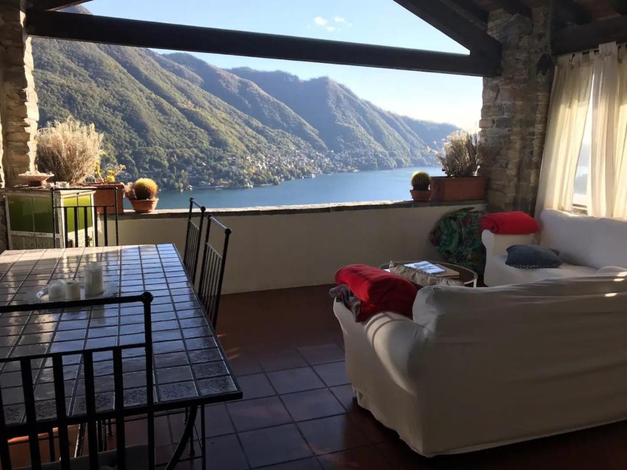 Stone House And Dependance 7 Pers — 4-Star Luxury Hotel in Moltrasio, Italy