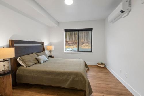 Modern Condo with Incredible Mountain Backdrop 207 — 4-Star Luxury Hotel in Juneau, United States