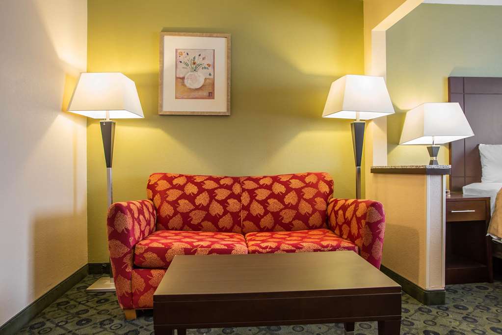 Quality Inn & Suites Bloomington I 55 and I 74 - photo 32