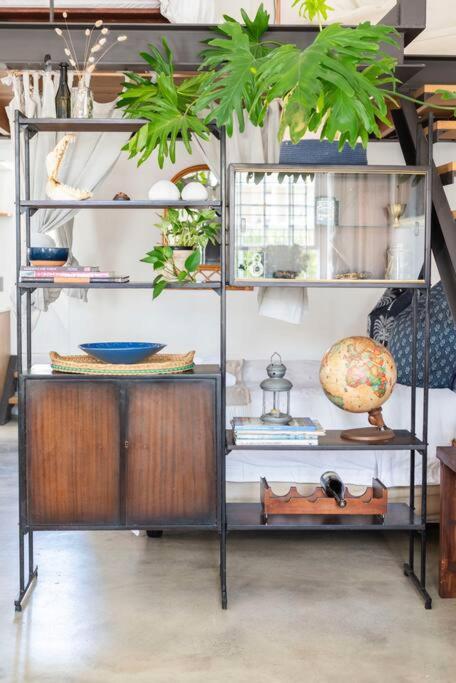 The Old Shop loft apt in the heart of Kalk Bay