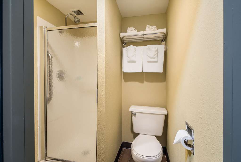 Suburban Studios Buffalo Airport - photo 18