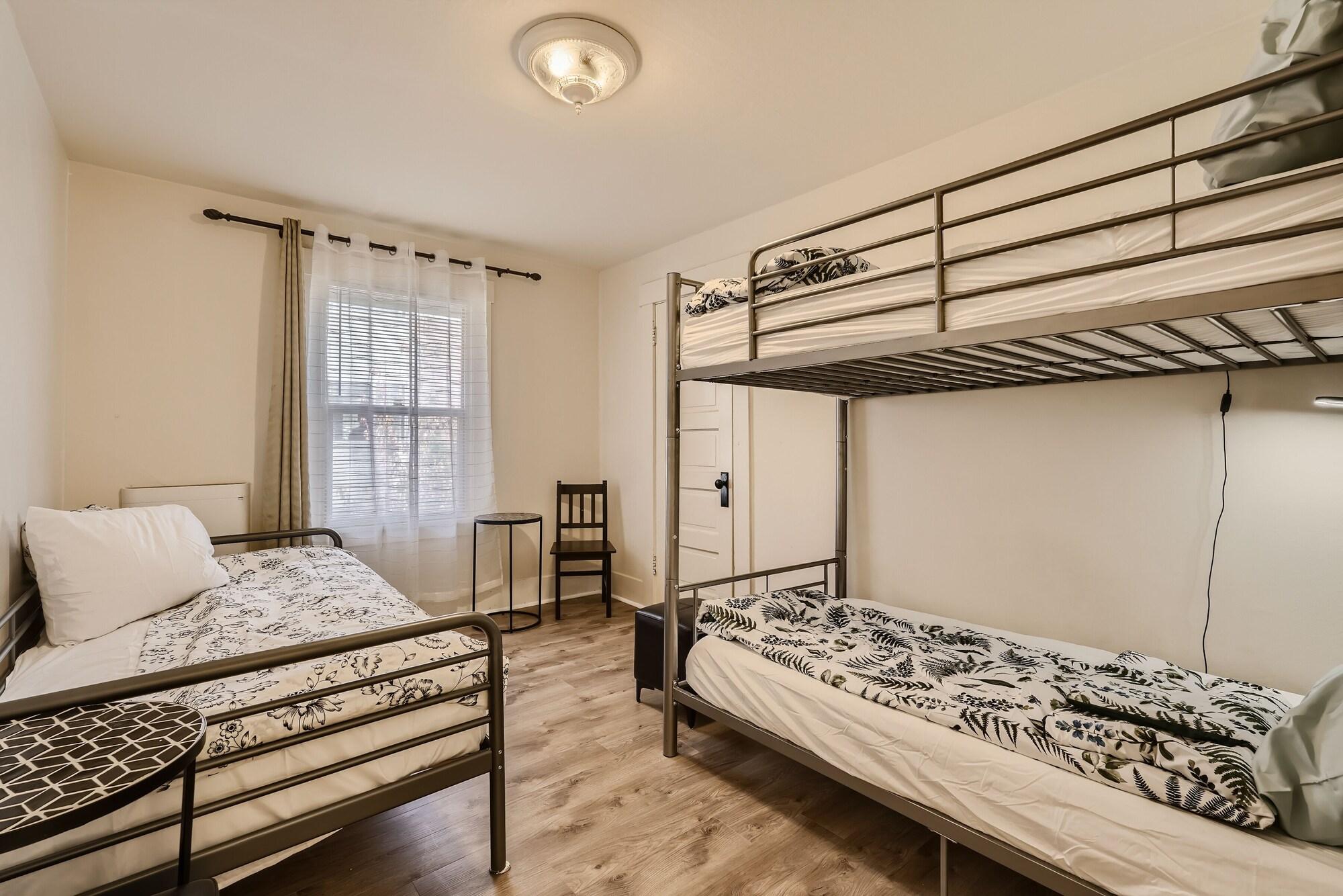 Prime Location walk to attractions w Free Parking — 4-Star Luxury Hotel in Seattle, United States