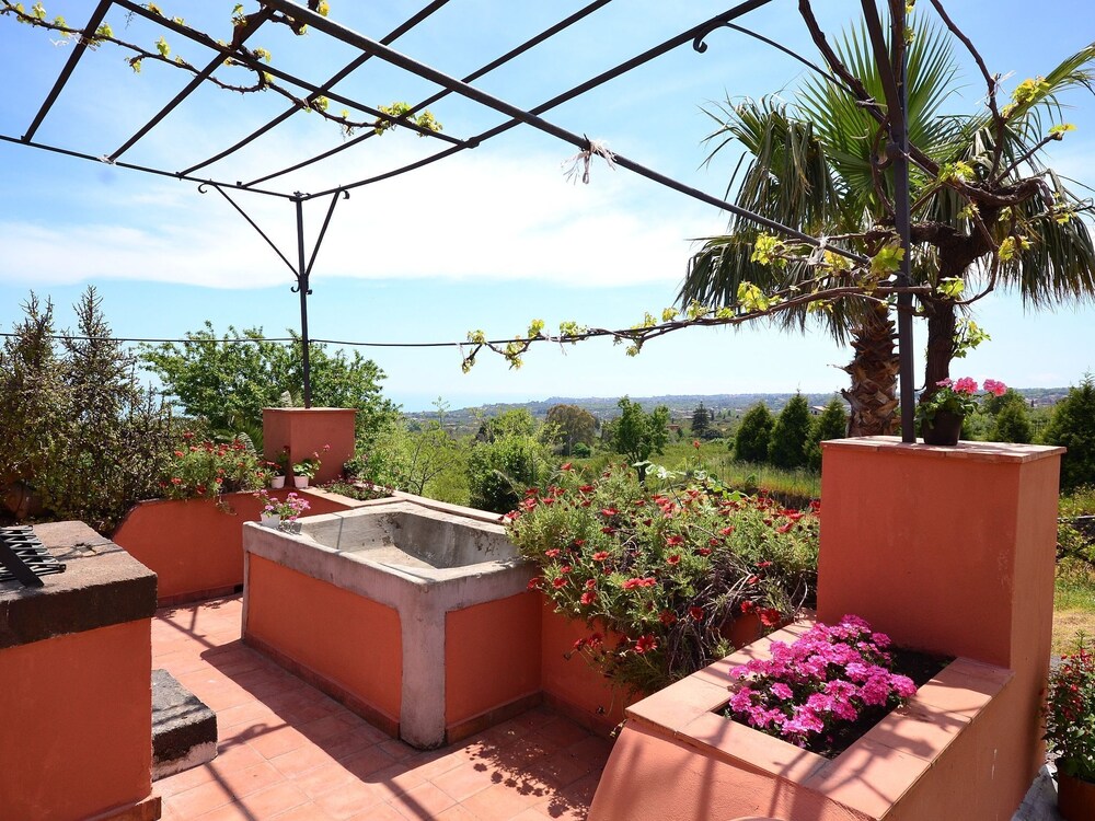 La Casa del Melograno — 4-Star Luxury Hotel in Santa Venerina, Italy