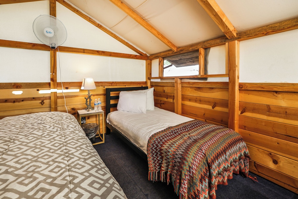 Socal Camping Resort - photo 7
