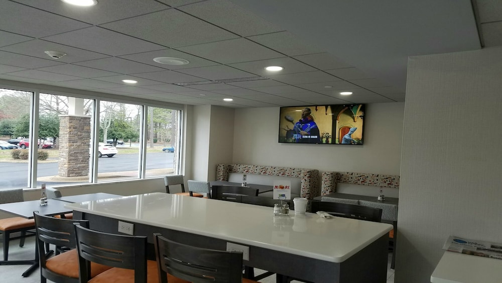 Holiday Inn Express Williamsbrg Busch Gardens Area by IHG - photo 22
