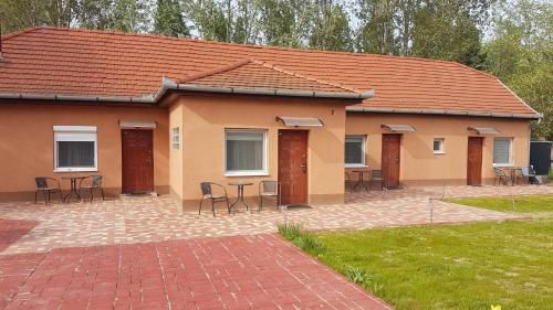 Angyal apartman — 4-Star Luxury Hotel in Cserkeszolo, Hungary