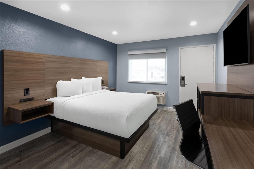 Days Inn by Wyndham Arroyo Grande Pismo Beach - photo 12