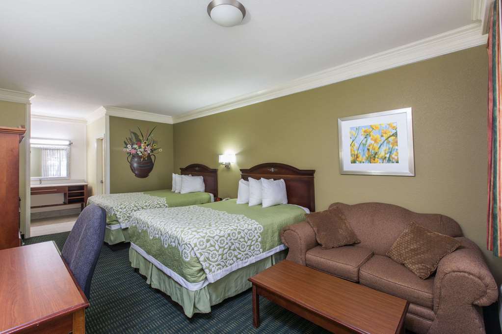 Days Inn & Suites by Wyndham Big Spring - photo 13