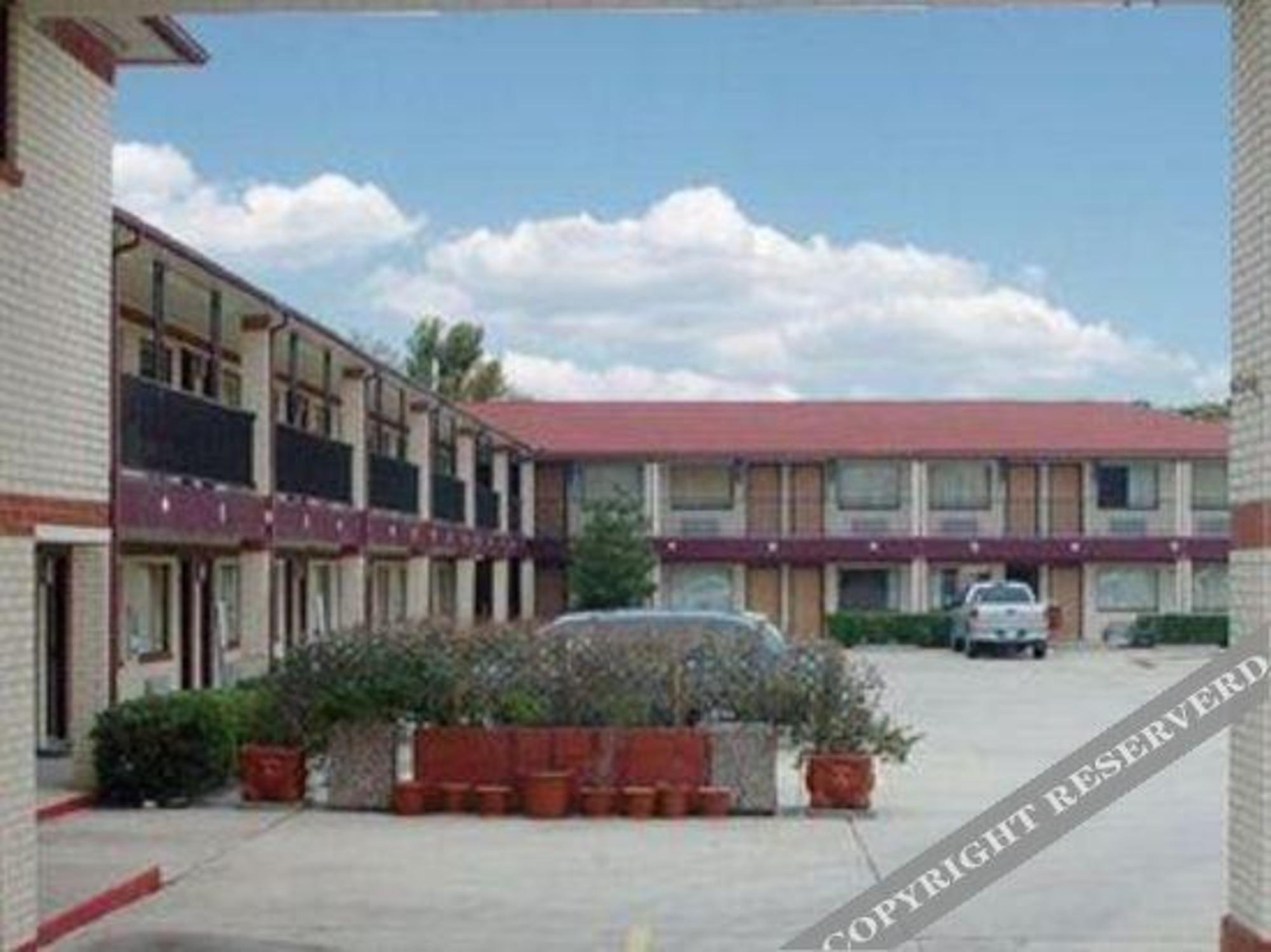 Executive Inn & Suites Houston - photo 24