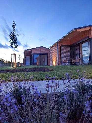 Weinberg Chalets - carbon neutral hotel in Malsch