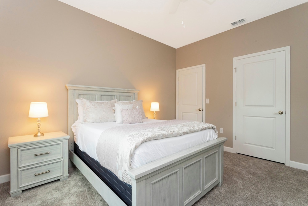 Gorgeous 4 Bd Close to Disney w Pool Storey Lake Resort 4243 - photo 16