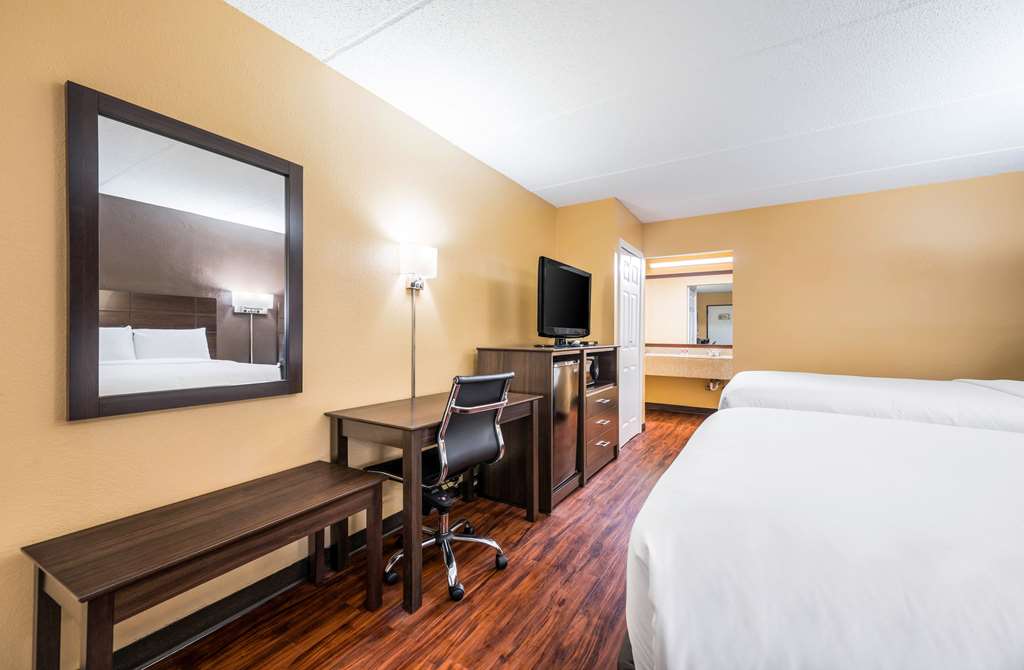 Econo Lodge Columbus near Airport - photo 10