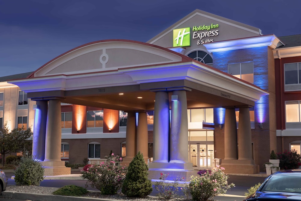 Holiday Inn Express Hotel & Suites Vestal by IHG - carbon neutral hotel in Binghamton