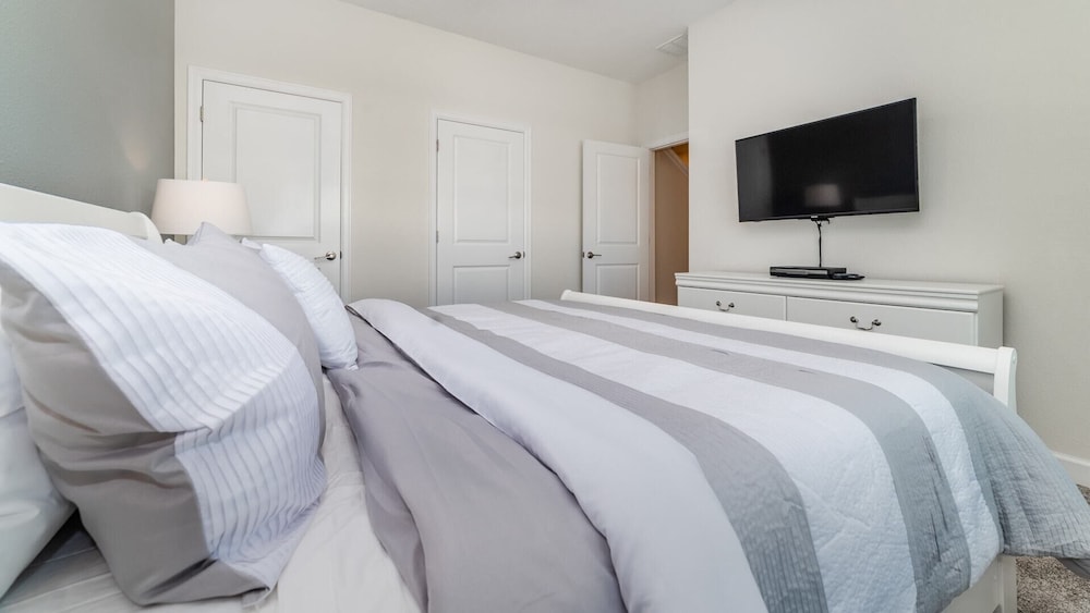 Rent a Luxury Townhome on Storey Lake Resort Minutes From Disney Orlando Townhome 3321 - photo 13