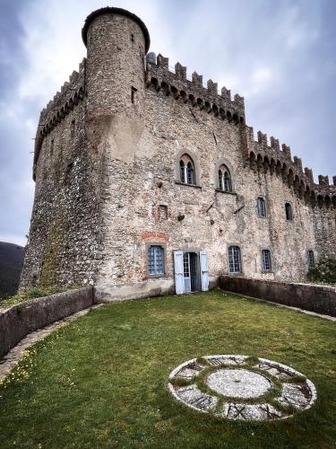 Castello Malaspina di Fosdinovo — 4-Star Luxury Hotel in Fosdinovo, Italy