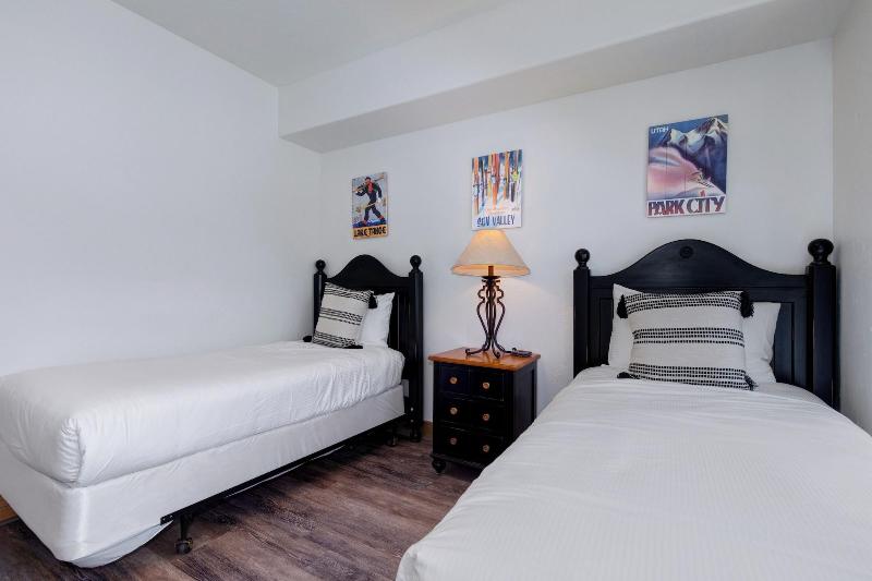 Fox Pointe At Redstone By Lespri Management - photo 25