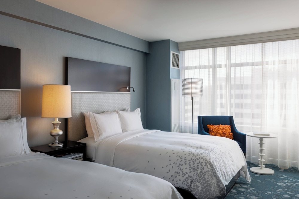 Renaissance Arlington Capital View Hotel - photo 8
