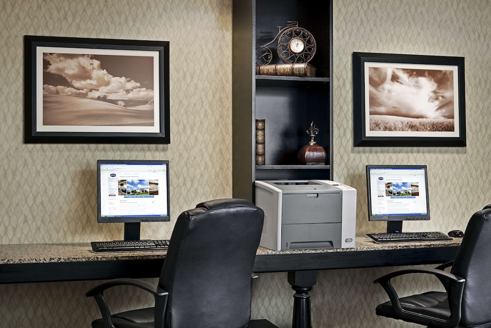 Hampton Inn Iowa City Coralville - photo 41