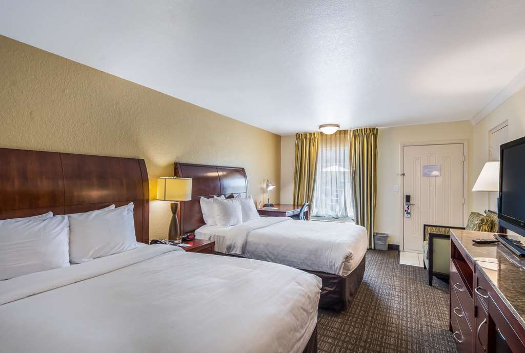 Clarion Inn & Suites Central Clearwater Beach - photo 16