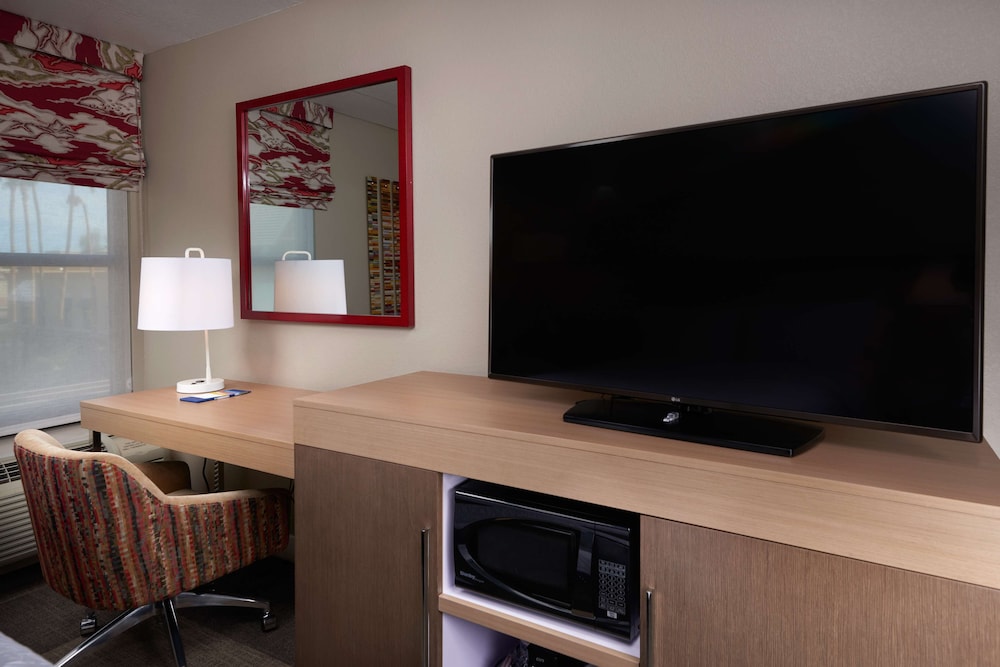 Hampton Inn & Suites Phoenix Scottsdale on Shea Boulevard - photo 16