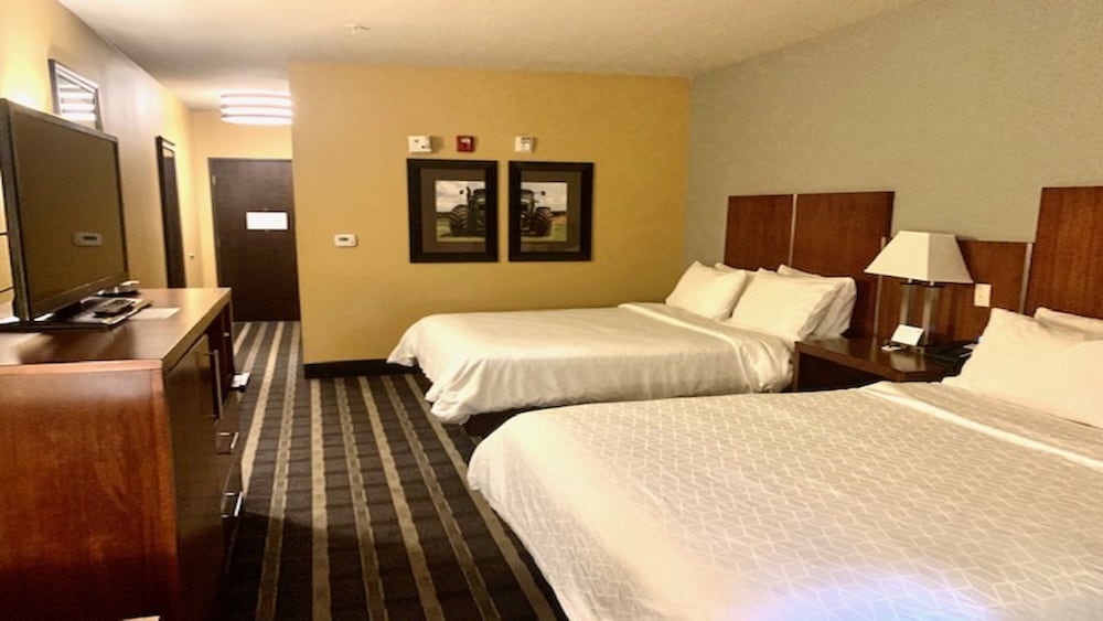 Holiday Inn Express & Suites Perry National Fairground Area #34 by IHG - photo 18
