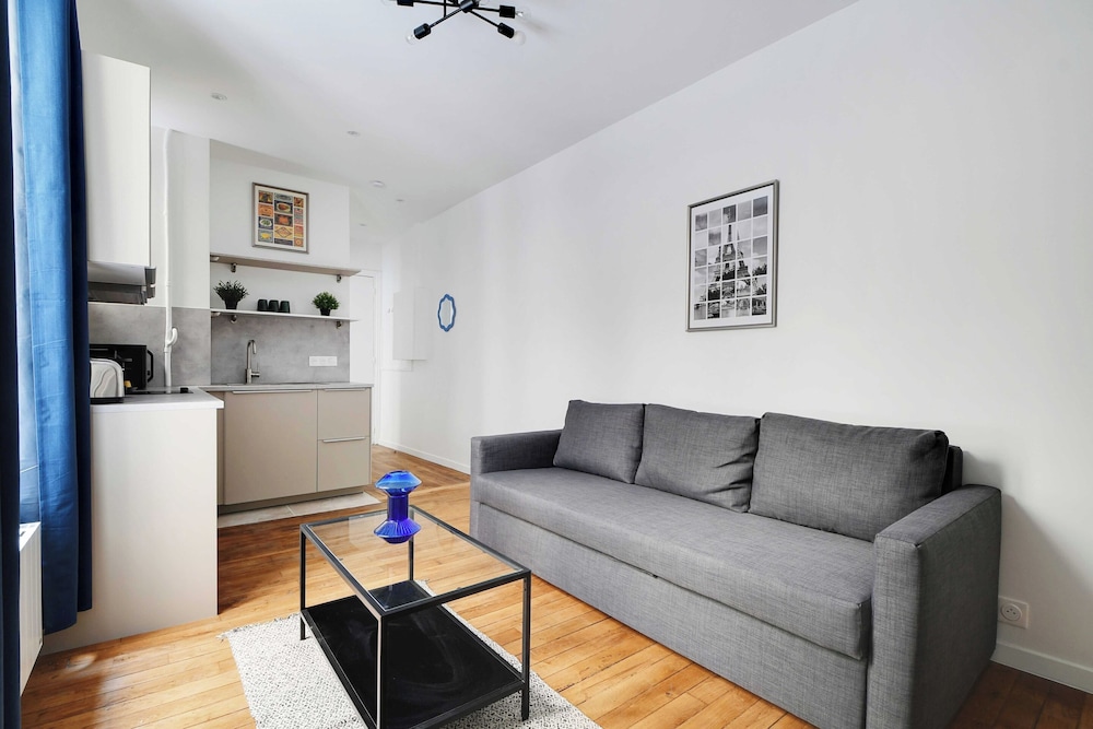 Charming Apartment 1br 4p Gare Montparnasse — 4-Star Luxury Hotel in Paris, France
