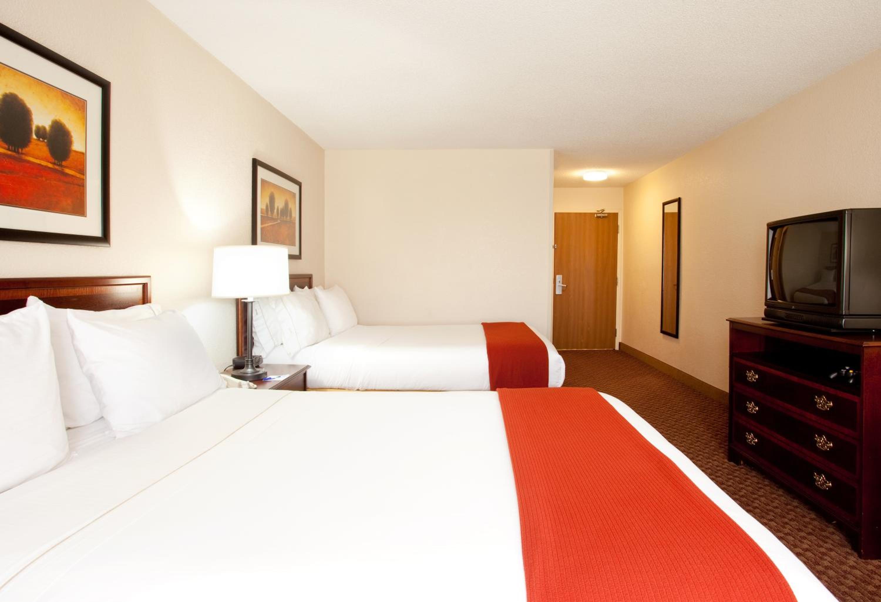 Baymont by Wyndham Merrillville - photo 25